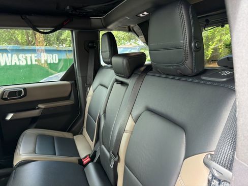 Used 2023 Ford Bronco Wildtrak image 11