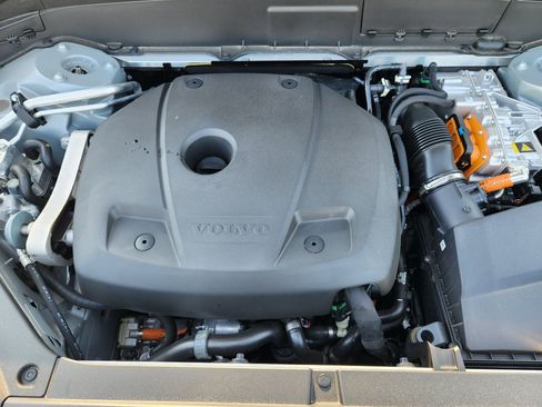 Certified 2025 Volvo XC90 T8 Ultra w/ Protection Package Premier image 34