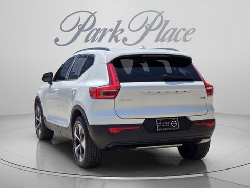 Used 2022 Volvo XC60 B5 Inscription w/ Advanced Package FWD image 3