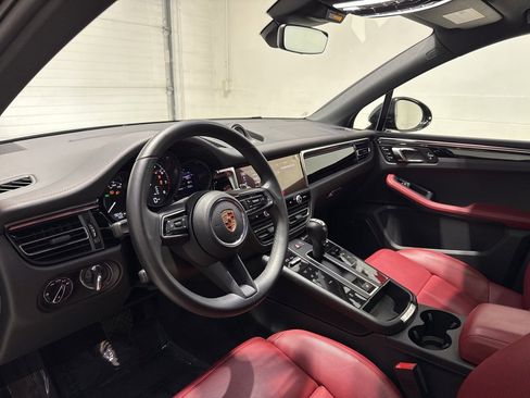 Used 2025 Porsche Macan Turbo image 11