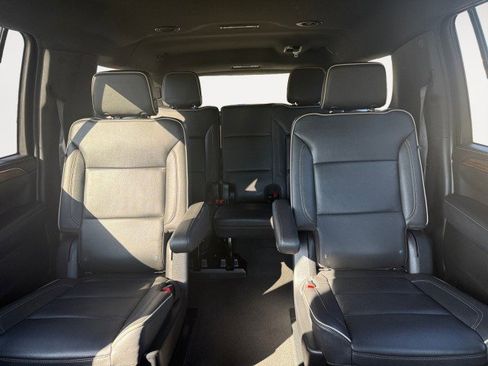 Used 2023 Chevrolet Suburban Premier image 12