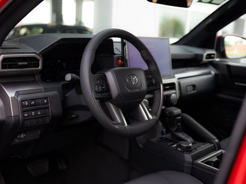 Certified 2025 Toyota Tacoma TRD Off-Road AWD/4WD image 13
