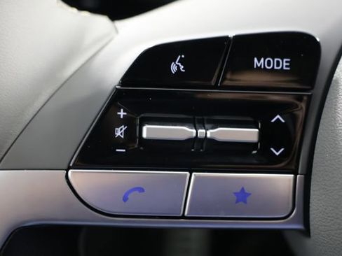 Used 2025 Hyundai Elantra SEL FWD image 11