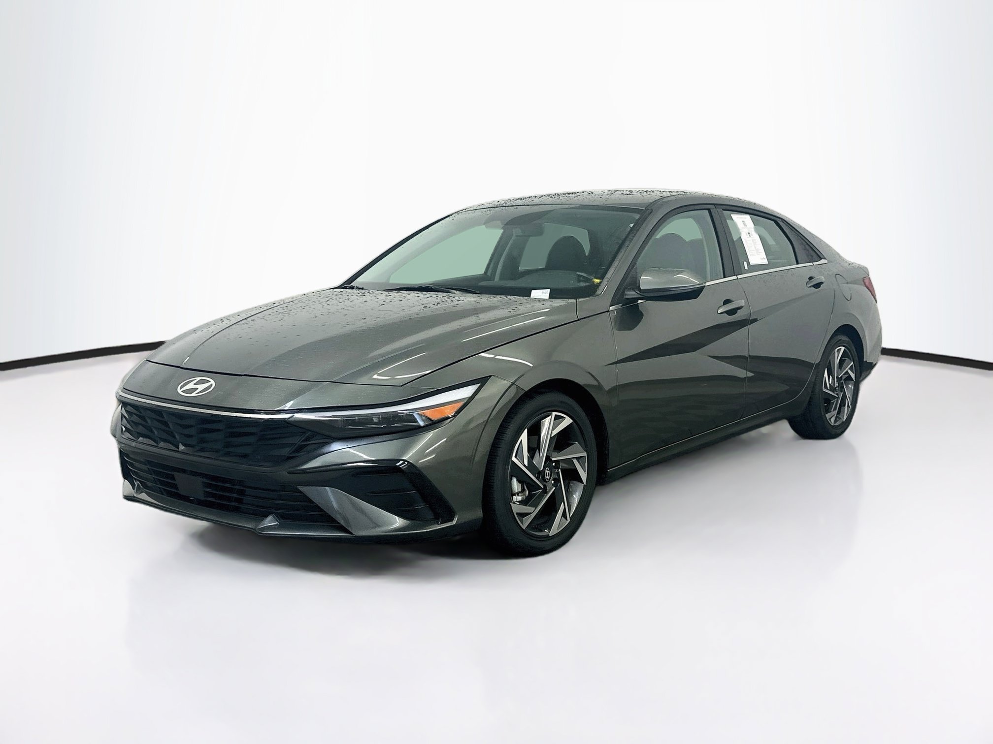 Used 2025 Hyundai Elantra Limited FWD image 3