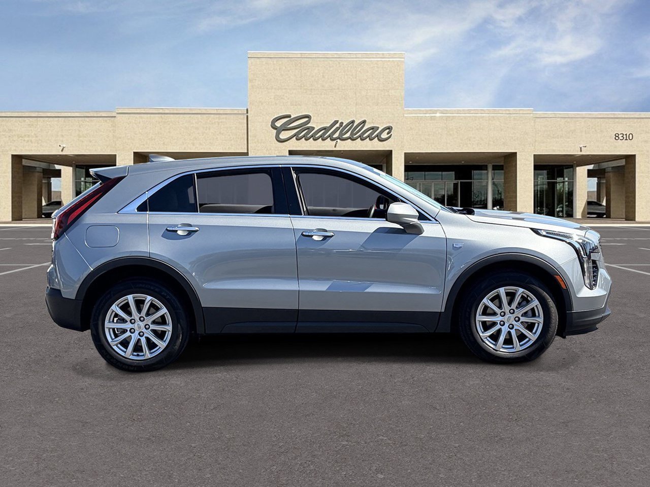 Certified 2023 Cadillac XT4 Luxury w/ Driver Awareness Package FWD image 4