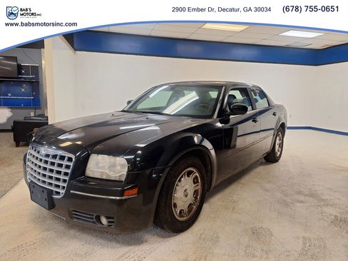 Used 2005 Chrysler 300 Touring image 3