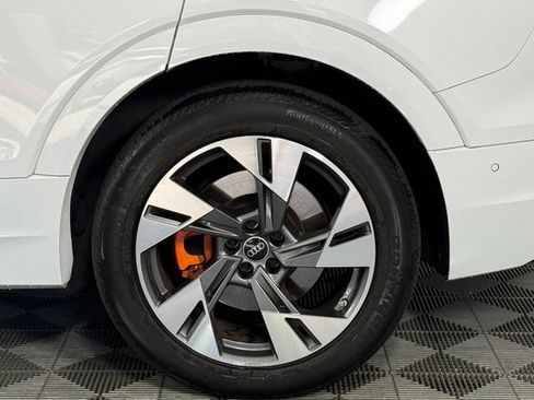 Used 2022 Audi e-tron Premium Plus w/ Premium Plus Package AWD/4WD image 14