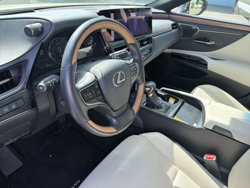 Used 2025 Lexus ES 350 Ultra Luxury w/ Accessory Package (Z2) image 9
