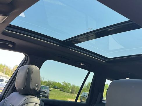 Used 2024 Cadillac XT6 Sport w/ Technology Package AWD/4WD image 17