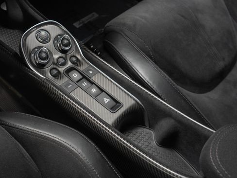 Used 2019 McLaren 600LT RWD image 26