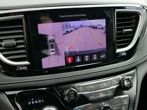New 2026 Chrysler Pacifica Select FWD image 16