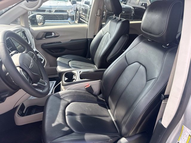 Used 2024 Chrysler Pacifica Limited FWD image 10