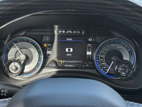 Used 2020 RAM 1500 Limited w/ Black Appearance Package AWD/4WD image 26