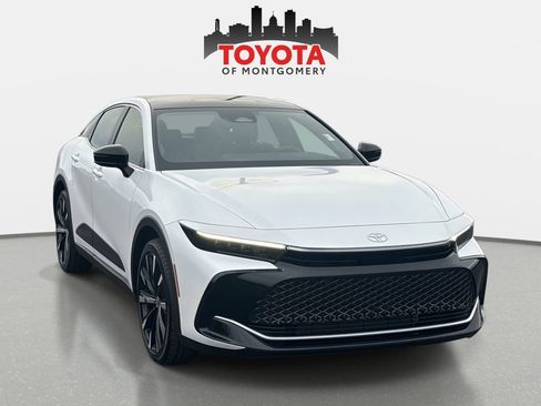 Used 2026 Toyota Crown Platinum image 2