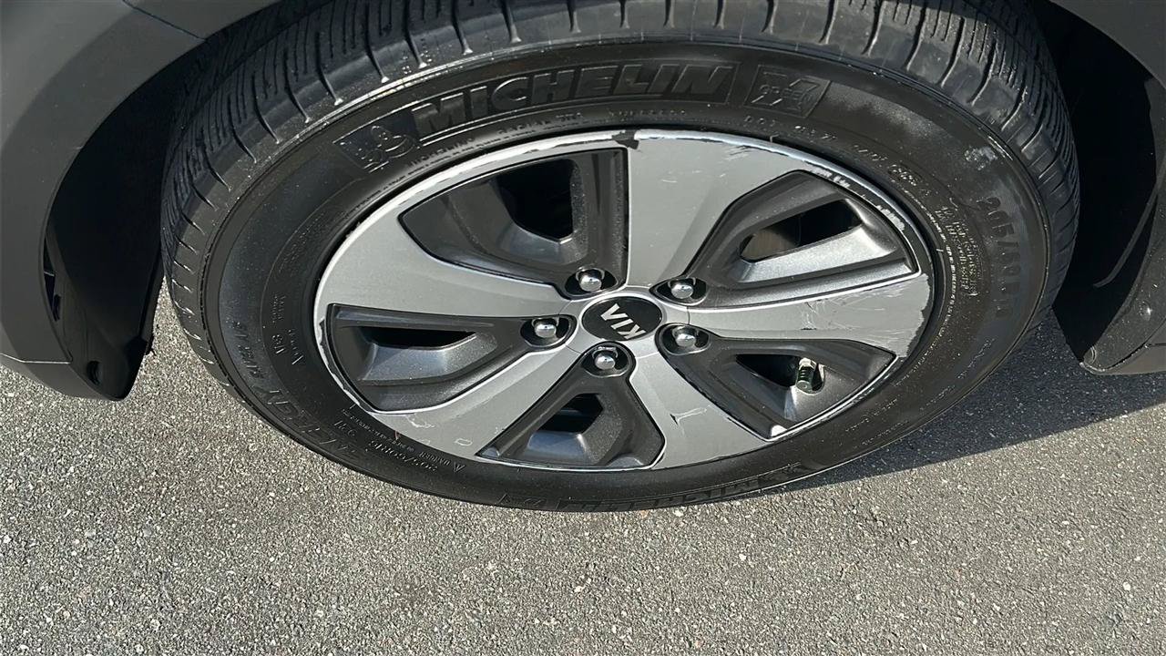 Used 2018 Kia Niro LX FWD image 15
