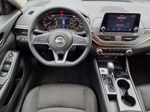 Used 2024 Nissan Altima 2.5 SV image 30