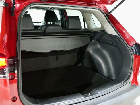 Used 2022 Toyota Corolla Cross XLE image 9