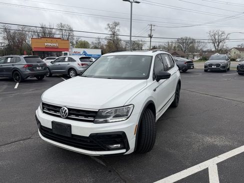 Used 2021 Volkswagen Tiguan SE R-Line image 2