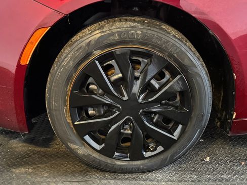 Used 2016 Chrysler 200 LX image 9