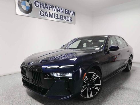 Used 2023 BMW i7 xDrive60 AWD/4WD image 1