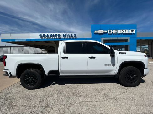 Used 2024 Chevrolet Silverado 2500 LTZ w/ LTZ Plus Package image 15