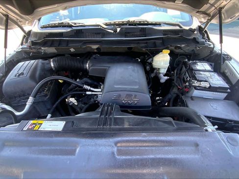 Used 2015 RAM 1500 Classic SLT RWD image 30