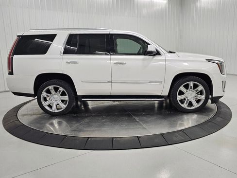 Used 2019 Cadillac Escalade Luxury AWD/4WD image 6