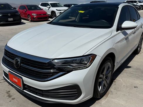 Used 2024 Volkswagen Jetta SE FWD image 3