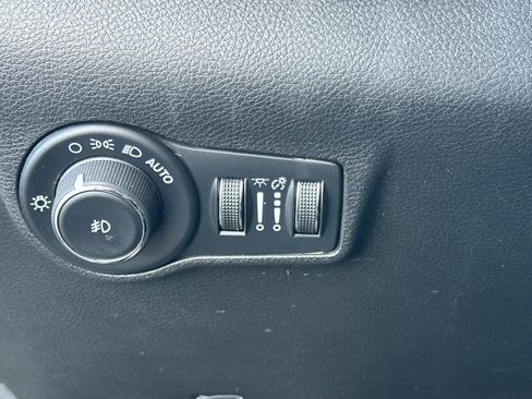 Used 2024 Jeep Compass Latitude image 39