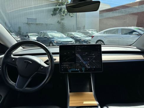 Used 2019 Tesla Model 3 image 13