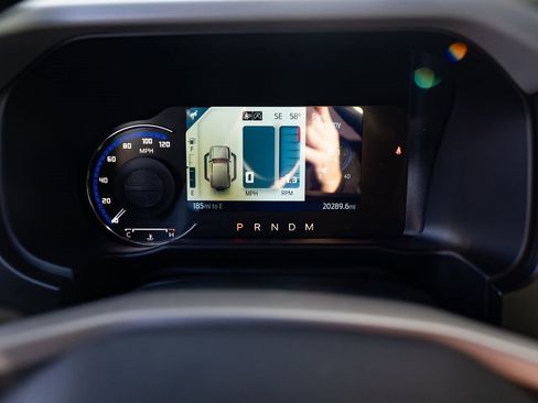 Used 2023 Ford Bronco Badlands image 11