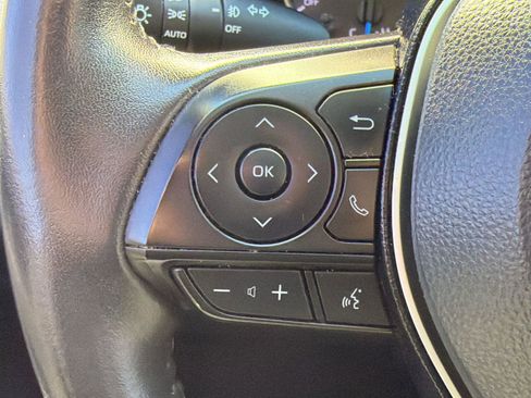 Used 2021 Toyota RAV4 XLE Premium image 17