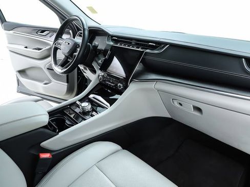 Used 2021 Jeep Grand Cherokee L Overland w/ Luxury Tech Group IV image 37