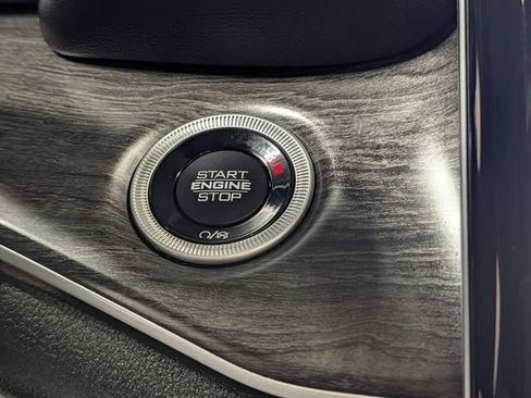 Used 2023 Jeep Grand Cherokee L Limited w/ Black Appearance Package image 23