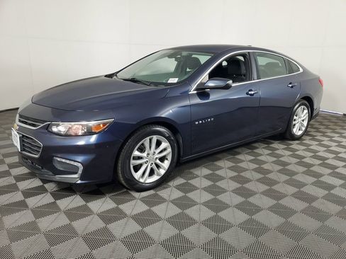 Used 2017 Chevrolet Malibu LT image 8