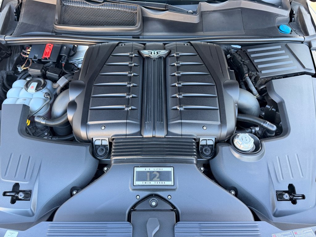 Used 2018 Bentley Bentayga AWD/4WD image 32