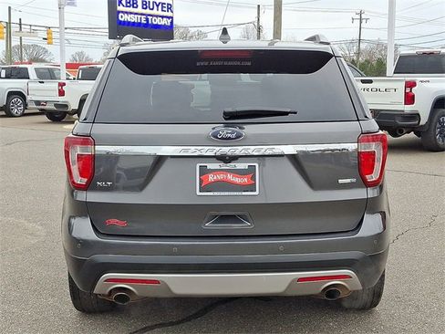Used 2017 Ford Explorer XLT w/ Equipment Group 202A image 4