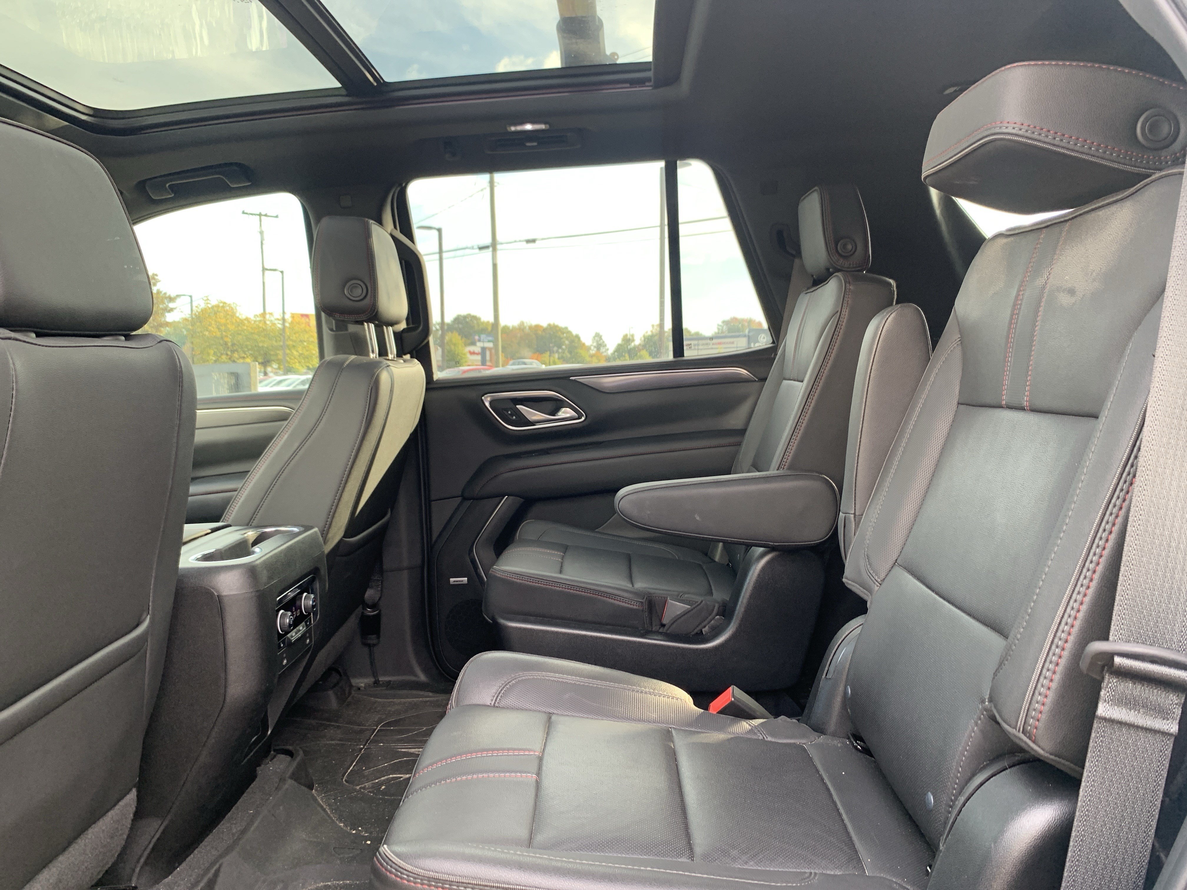 Used 2022 Chevrolet Tahoe RST w/ Luxury Package AWD/4WD image 32