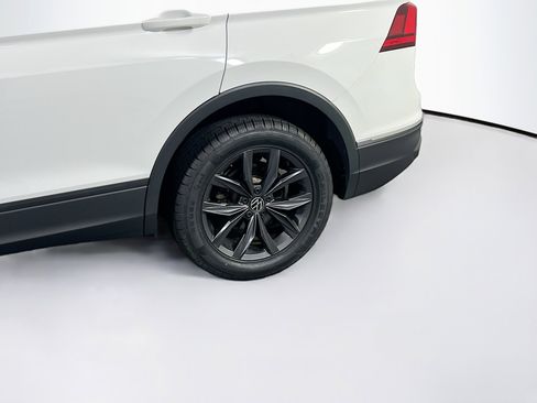 Used 2022 Volkswagen Tiguan SE image 30