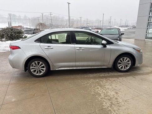 Used 2025 Toyota Corolla LE w/ LE Premium Package image 8
