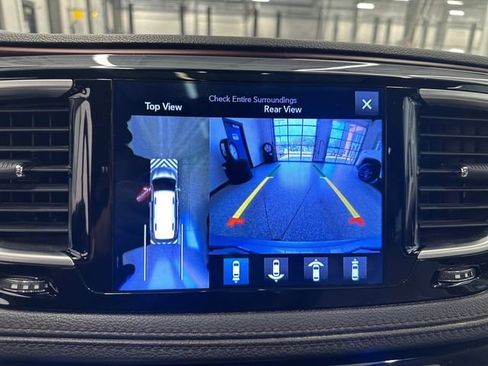 Used 2017 Chrysler Pacifica Limited FWD image 44