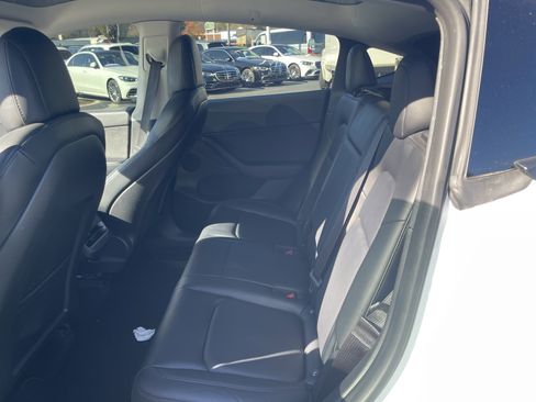 Used 2021 Tesla Model Y Long Range image 32