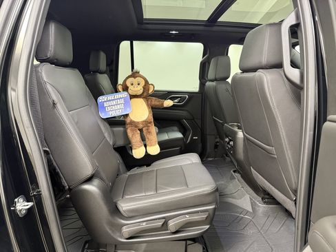 Used 2024 Chevrolet Suburban Z71 w/ Luxury Package image 32