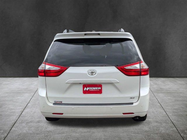 Used 2017 Toyota Sienna XLE Premium FWD image 6