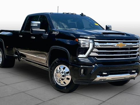 Used 2025 Chevrolet Silverado 3500 High Country w/ High Country Premium Package AWD/4WD image 3