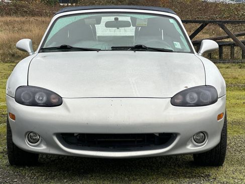 Used 2004 MAZDA MX-5 Miata w/ Leather Azure Blue Pkg image 9