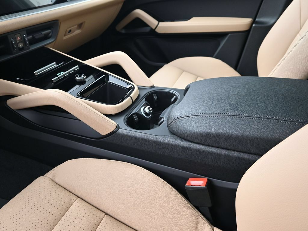 Certified 2026 Porsche Cayenne AWD/4WD image 21