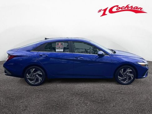 Used 2025 Hyundai Elantra SEL FWD image 6