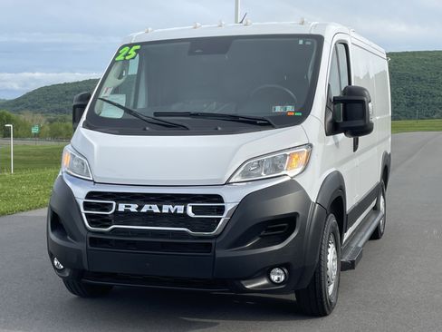 Used 2025 RAM ProMaster 2500 w/ U-Haul Equipment Group FWD image 8