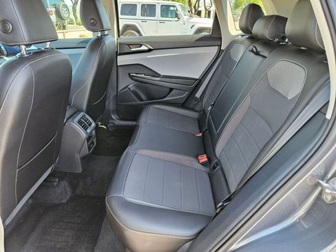 Used 2022 Volkswagen Taos SE FWD image 23